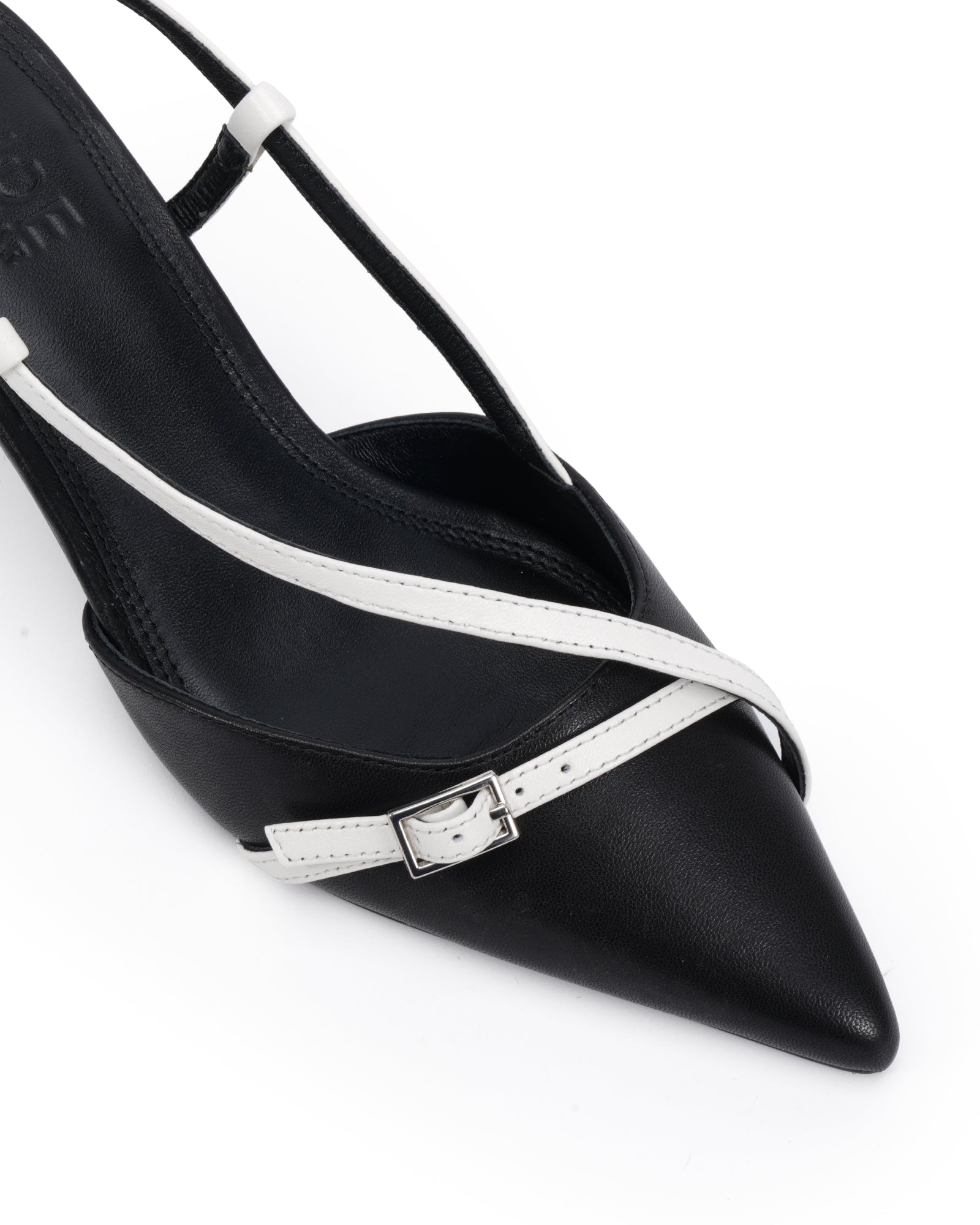 Aymara Black/White